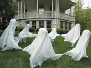 DIY yard ghosts outdoor halloween decorations