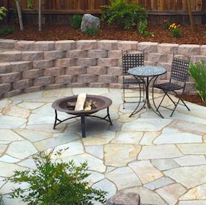 DIY Flagstone patio decor idea