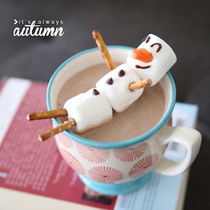 https://www.prudentpennypincher.com/wp-content/uploads/2018/10/marshmallow-snowman-hot-chocolate-easy-kids-food-craft-activity-winter-fun-how-to-make-a-marshmallow-snowman-4.jpg