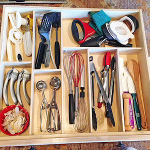 https://www.prudentpennypincher.com/wp-content/uploads/2019/01/custom-wood-diy-kitchen-utensil-drawer-organizer-cheap-08.jpg