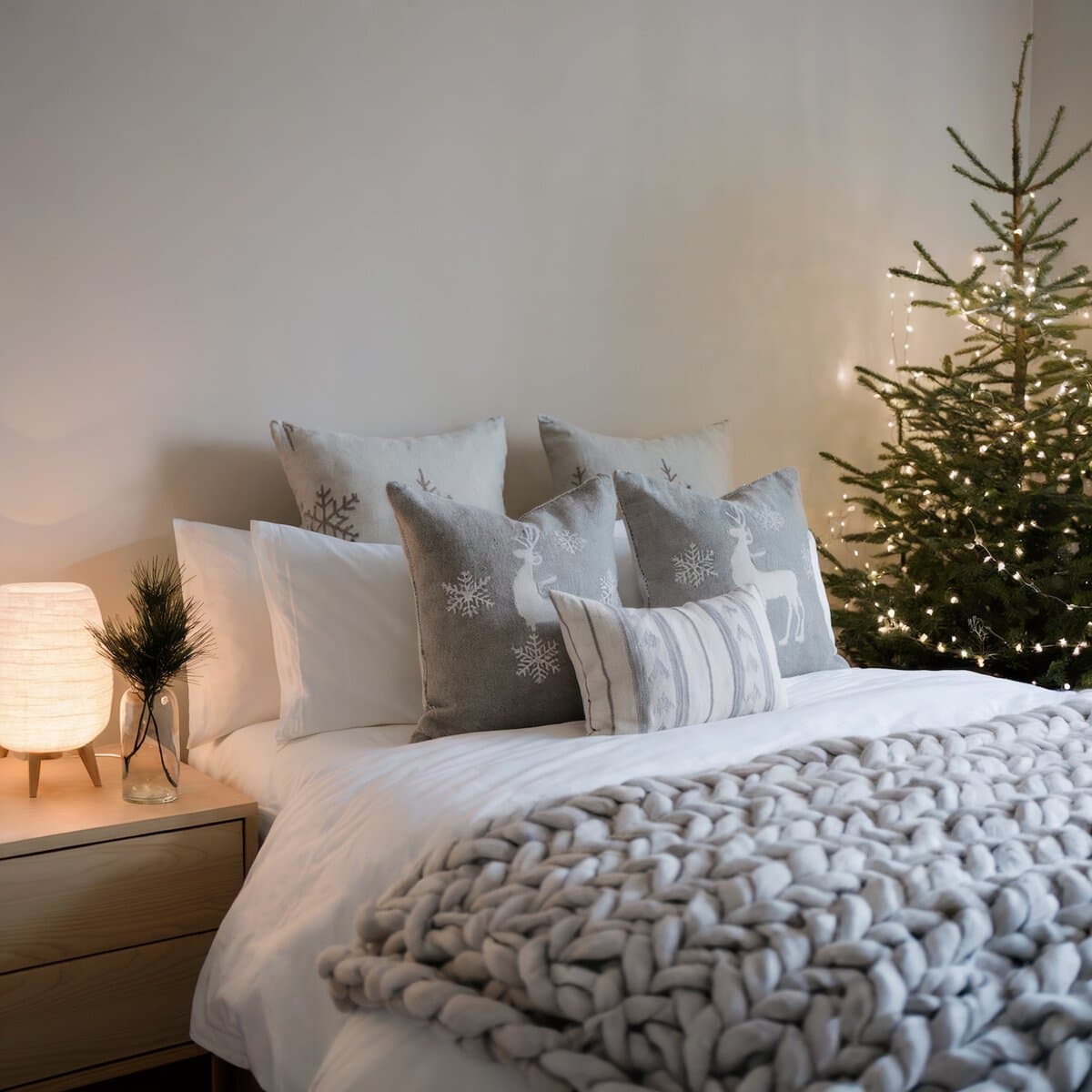 Minimalist Winter Bedroom Decorations